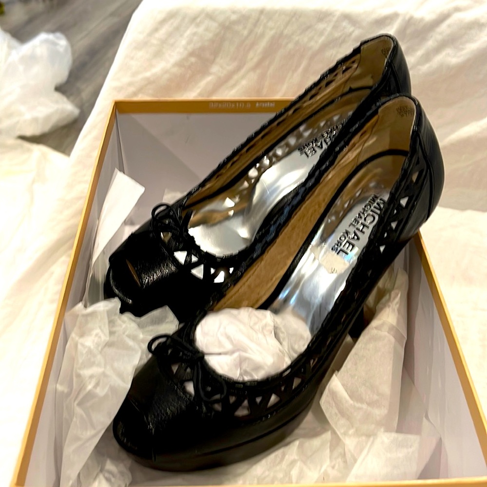 Brand new Michael kors 8.5 black heels